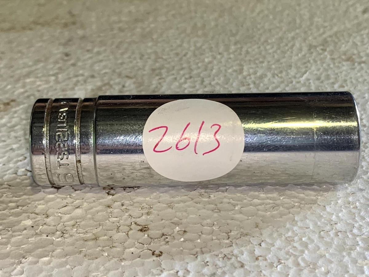 Used Snap-on Tools USA TS221 11/16" 1/2” Drive SAE 6 Point Deep Well Chrome Socket