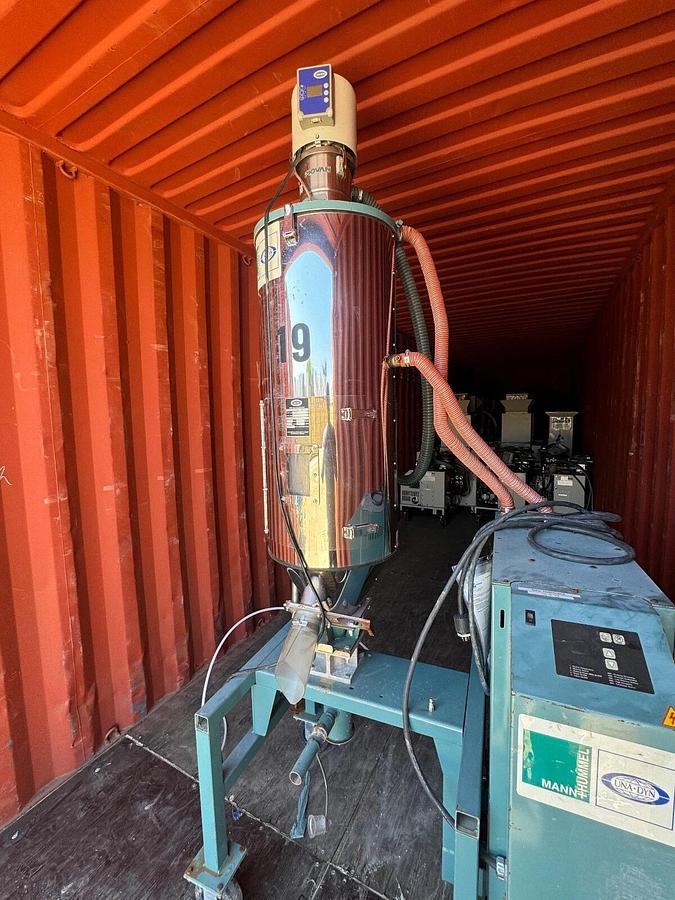 Used Una-Dyn GS30 Dehumidifying Hopper Dryer TSCA1111 100# solid Cone Hopper