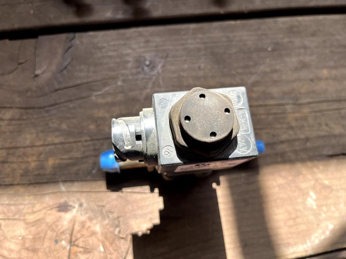 Used CAT® 4158186 (415-8186-03) VALVE SOLENOID - 24V