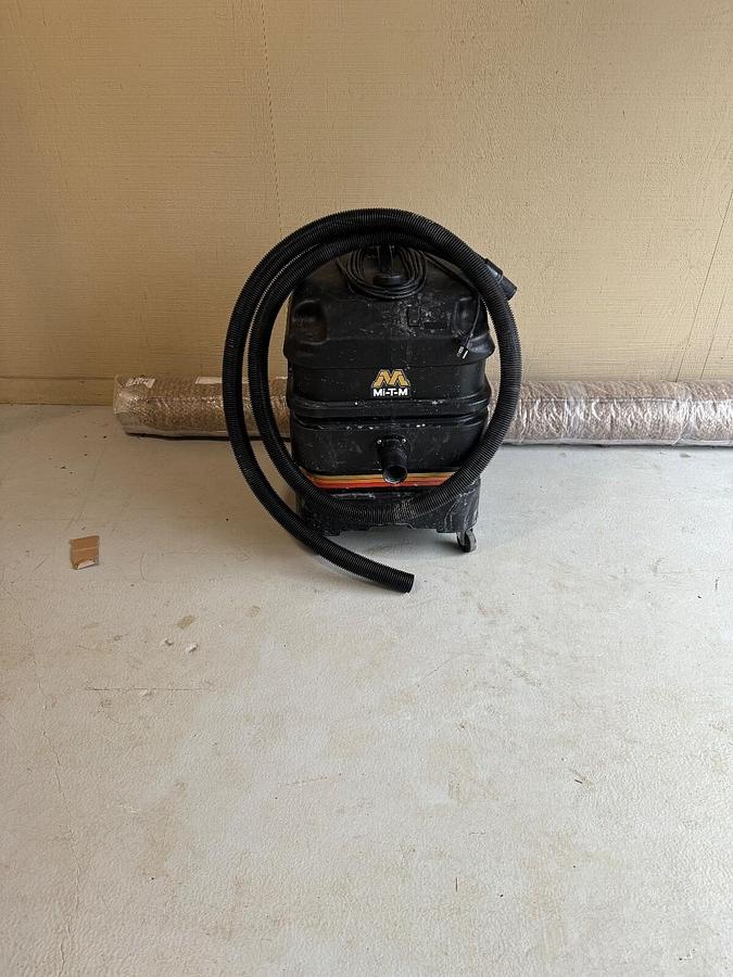 Used Commercial Mi-T-M MV-1300-0MEV 13-Gallon Wet/Dry Vacuum Shop Vac