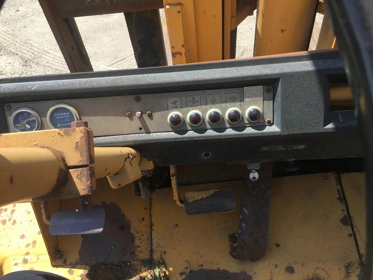 Used CATERPILLAR V300, 30,000 LBS CAP. PNEUMATIC FORKLIFT- USED, GOOD RUNNING