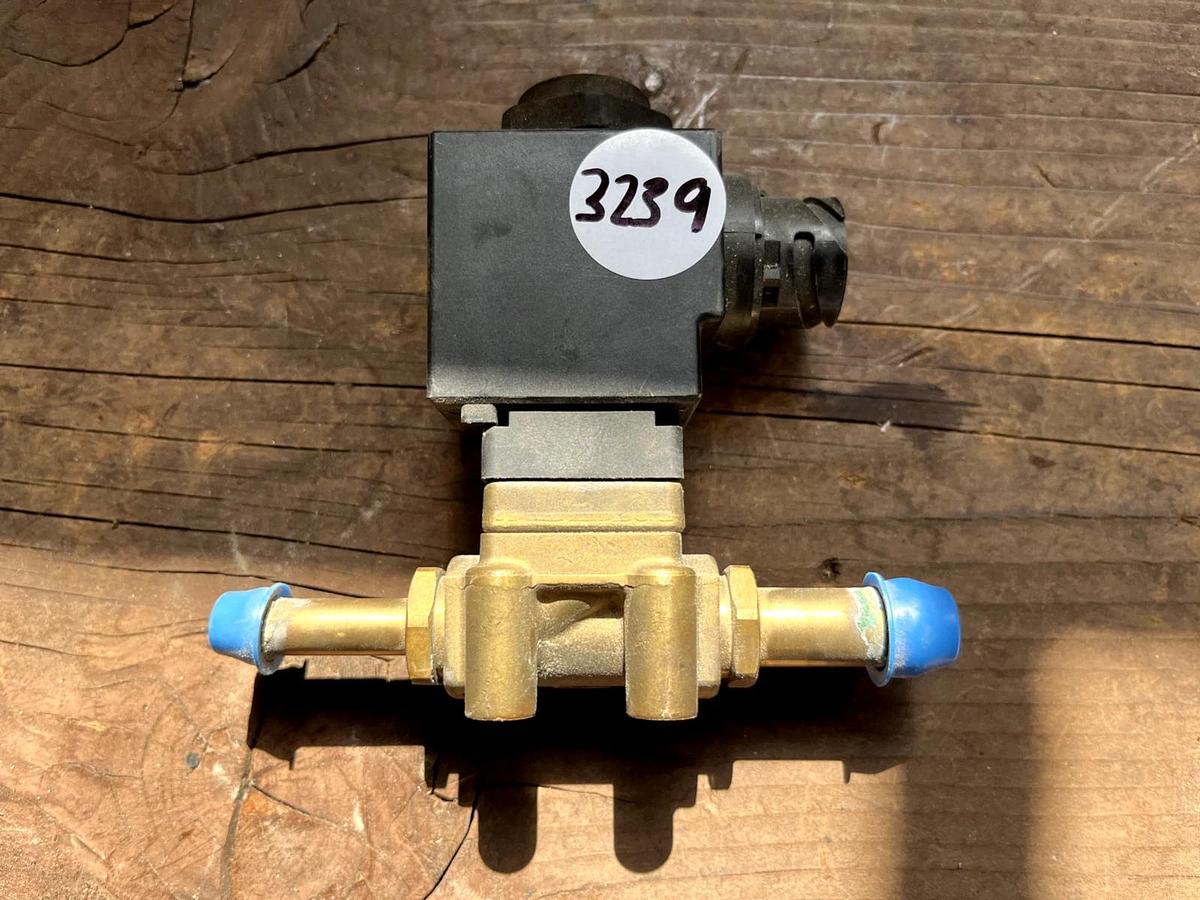 Used CAT® 4158186 (415-8186-03) VALVE SOLENOID - 24V