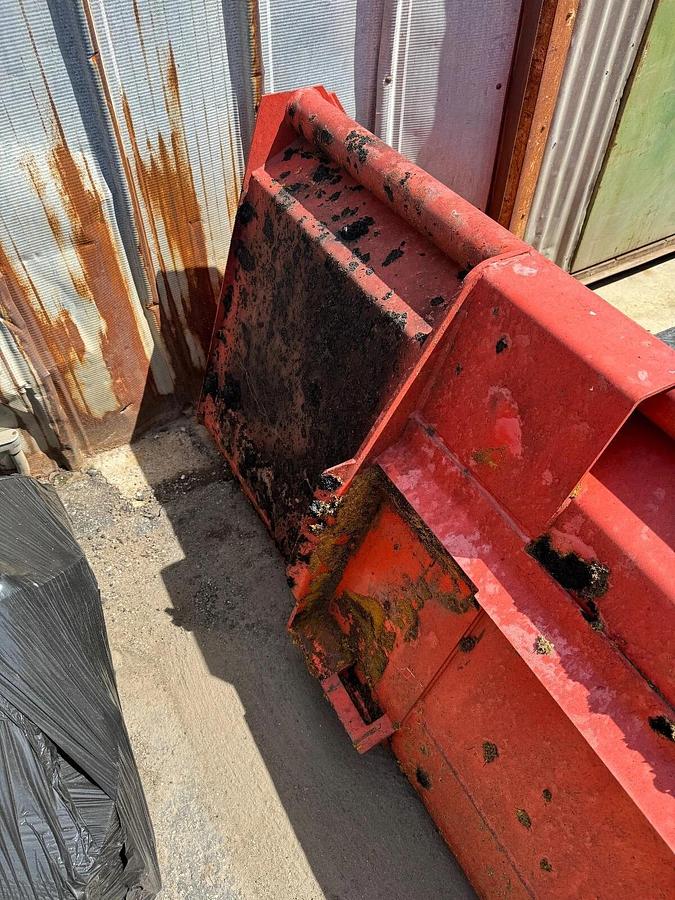 Used KUBOTA M SERIES - 98" PIN ON LOADER BUCKET