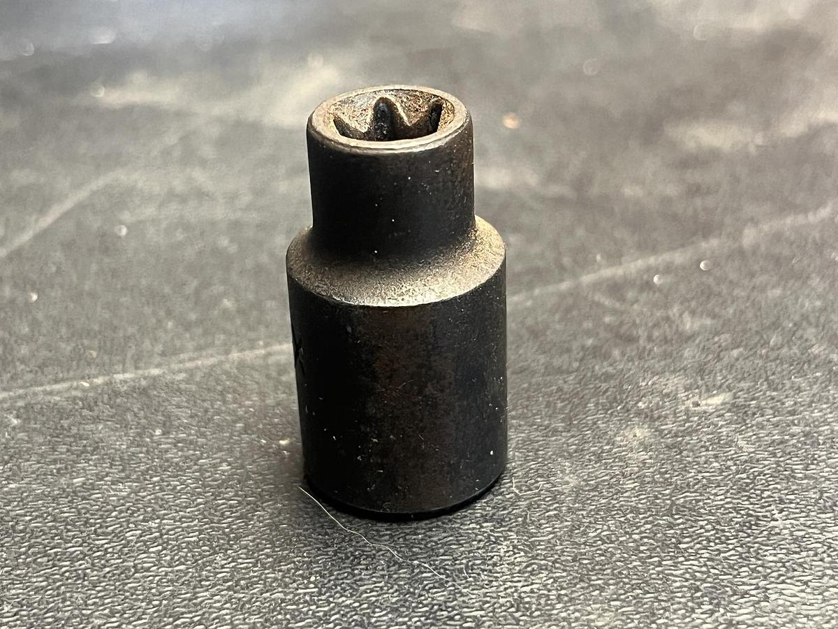 Used MAC TOOLS # E10, 3/8" Drive External Star Socket USA.