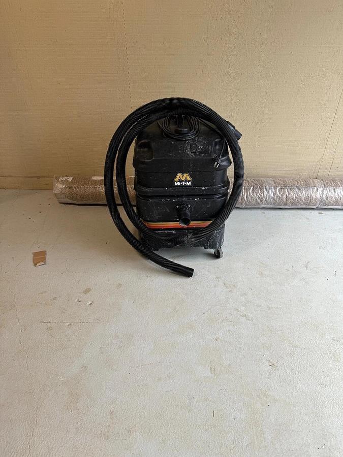 Used Commercial Mi-T-M MV-1300-0MEV 13-Gallon Wet/Dry Vacuum Shop Vac