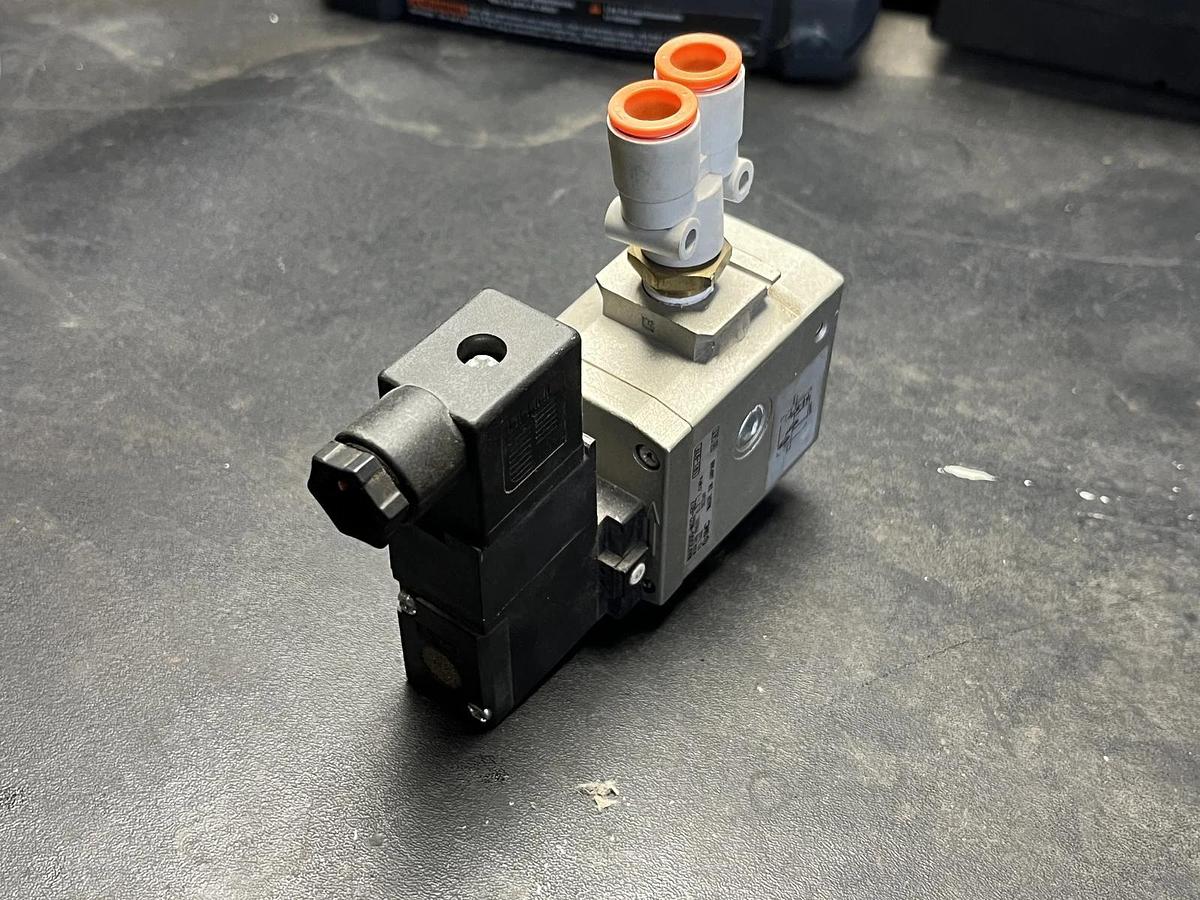 Used SMC NAV2000-N02-5DZ VALVE