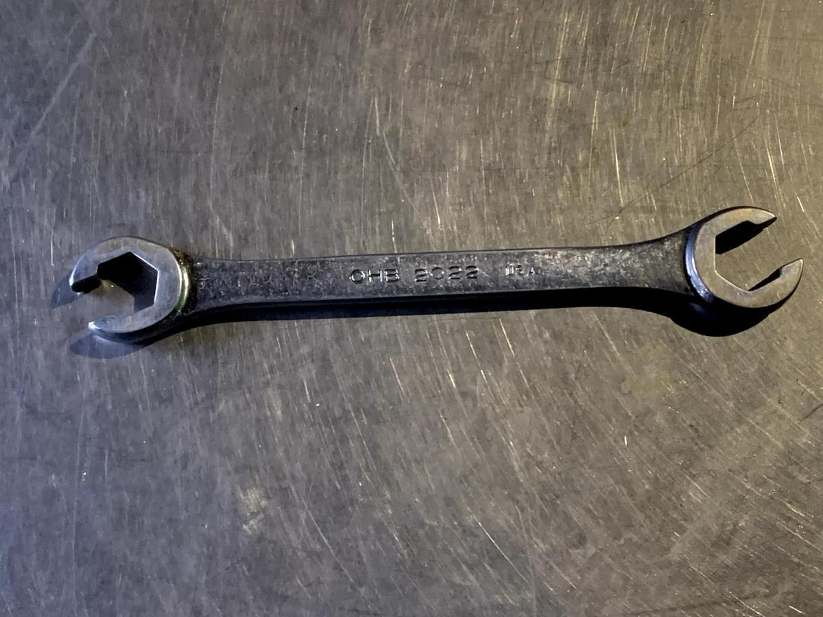 Used Mac Tools OHB2022 SAE 11/16" - 5/8" Flare nut wrench / Line wrench