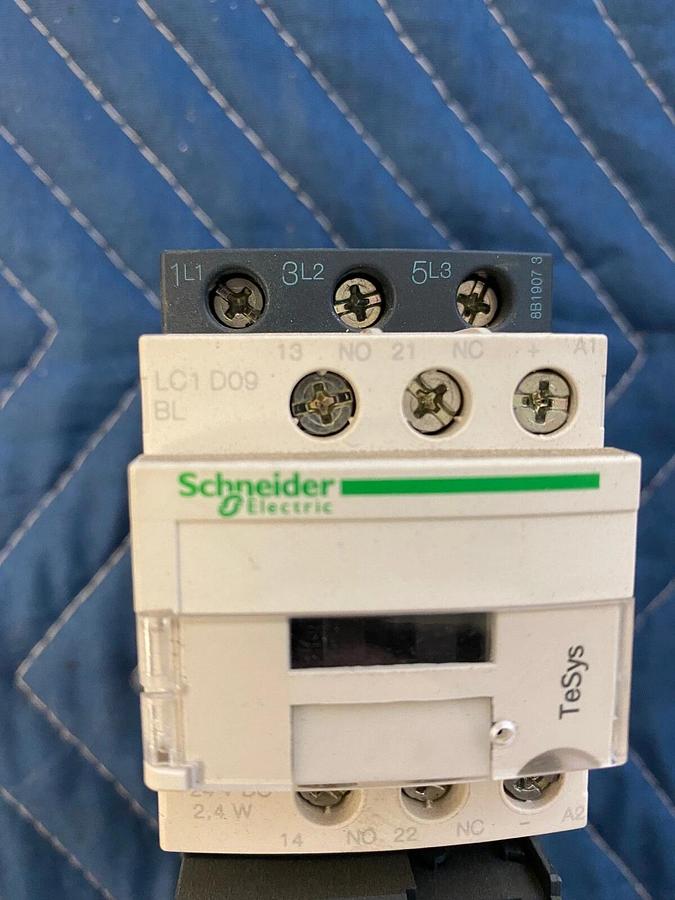 Used SCHNEIDER ELECTRIC LC1D09 WITH LRD06 OVERLOAD RELAY