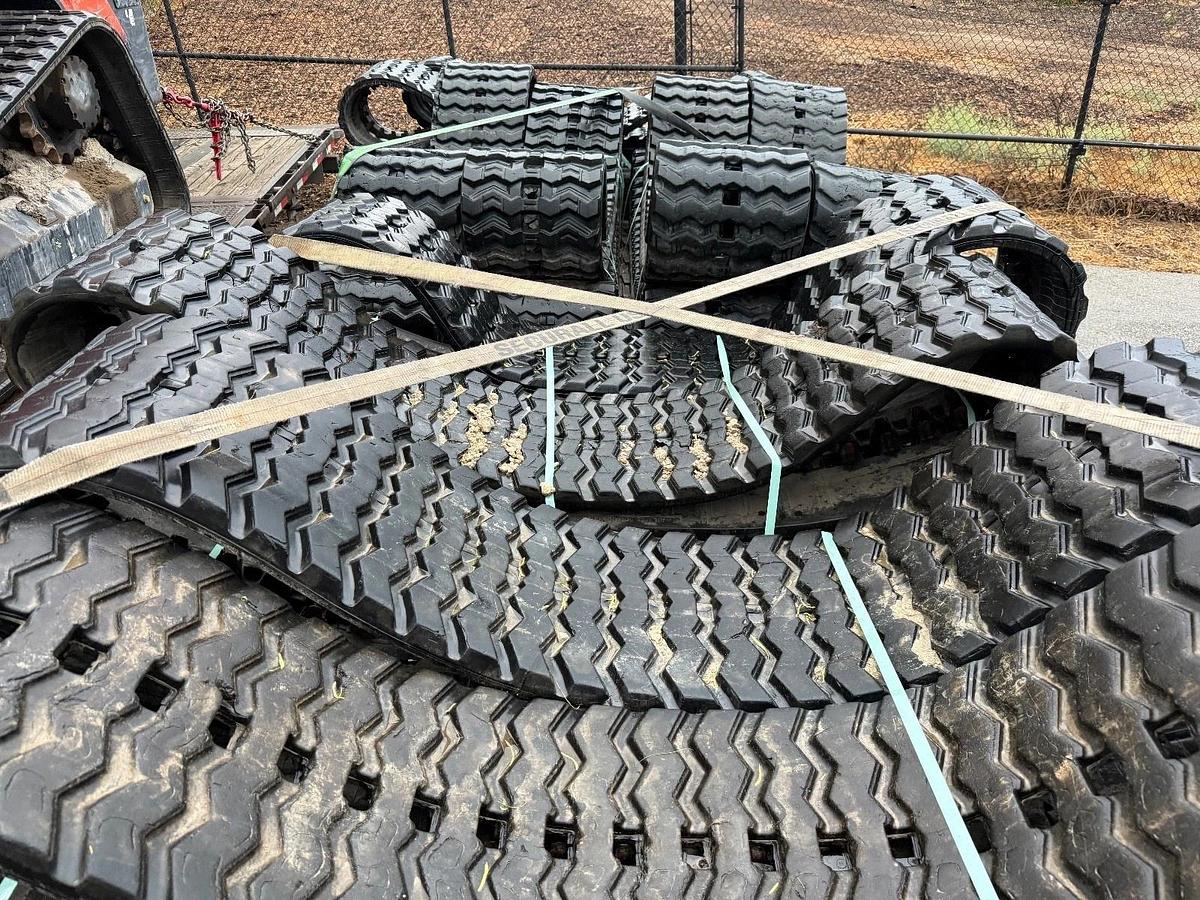 Used 18" Camso Heavy Duty Camso SD Pattern  CTL Rubber Track SD4508658 Fits Cat 289D