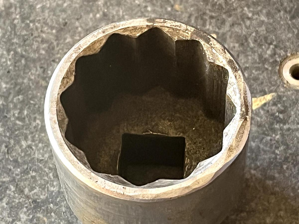 Used CRAFTSMAN USA 3/4" DRIVE 1-5/8"  SHALLOW SOCKET V-47783 12-PT.