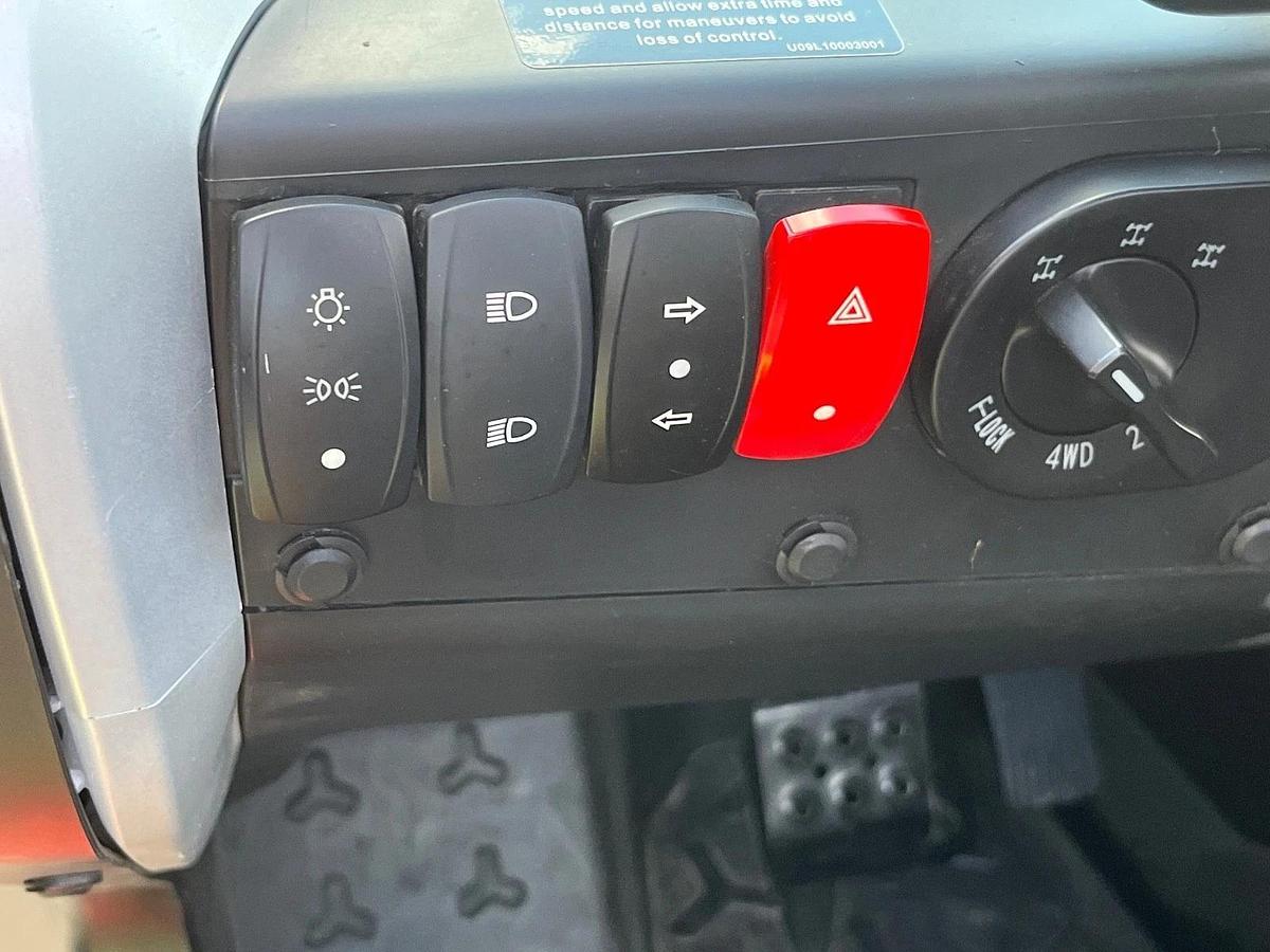 2024 Segway Powersports Villain SX10 S White Red Used 30 hours 80 Miles