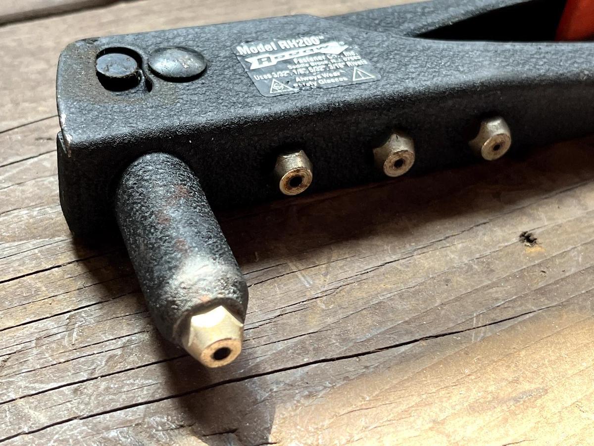 Used Arrow RH200 Pop Rivet Gun Uses 3/32 1/8 5/32 3/16 Rivets