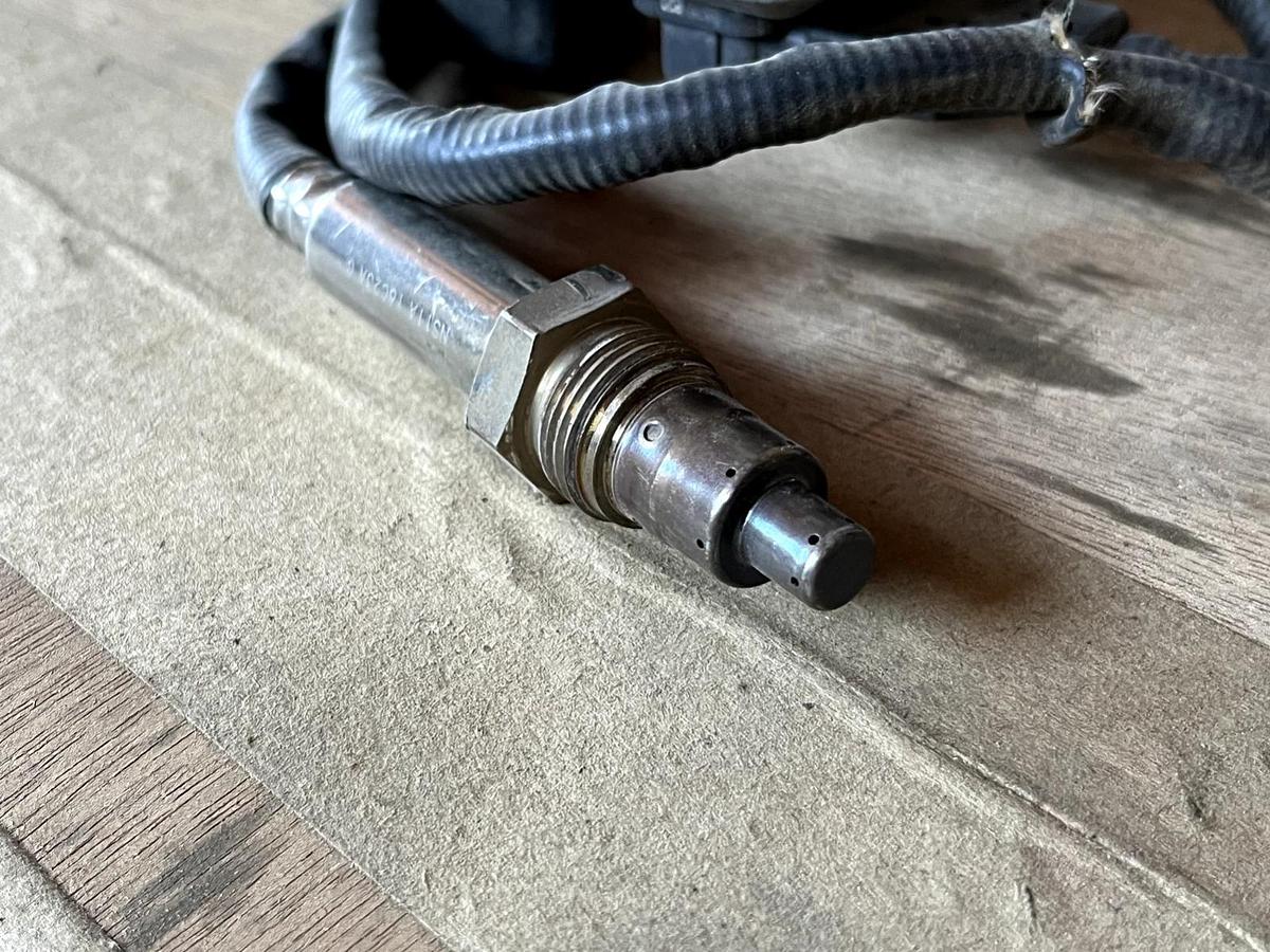 Used KM Diesel Nitrogen Oxides Nox sensor 22014032 FITS Truck D11 D13 D16 Mack MP8