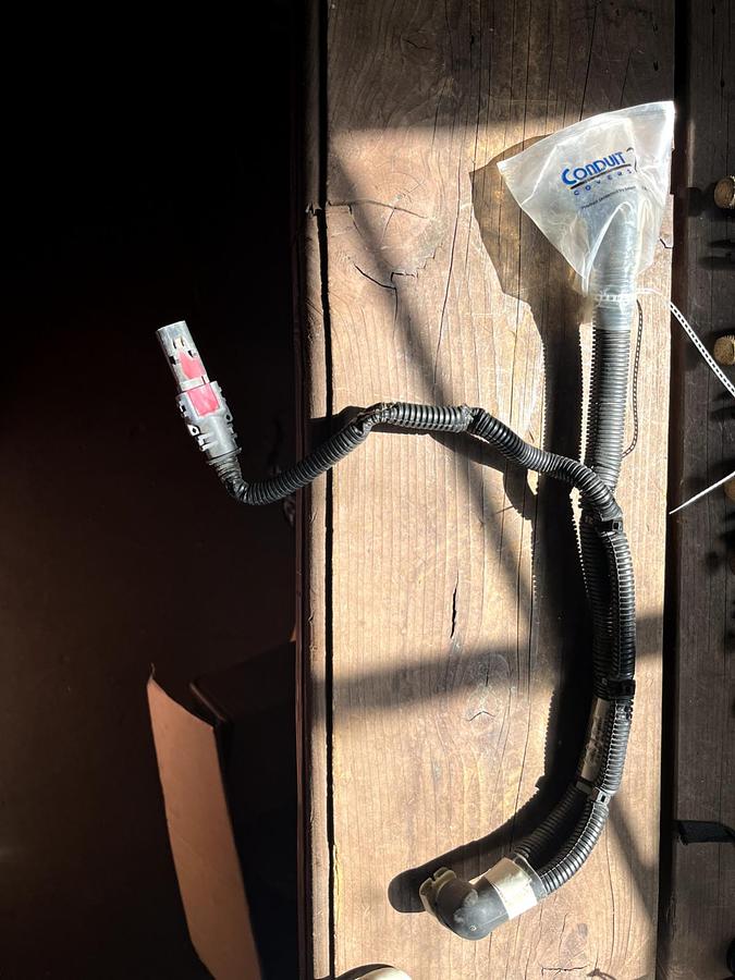 Used CAT Part # 506-5802.  BACK FLOW / RETURN WHITE PUMP CONNECTOR.  NEW.