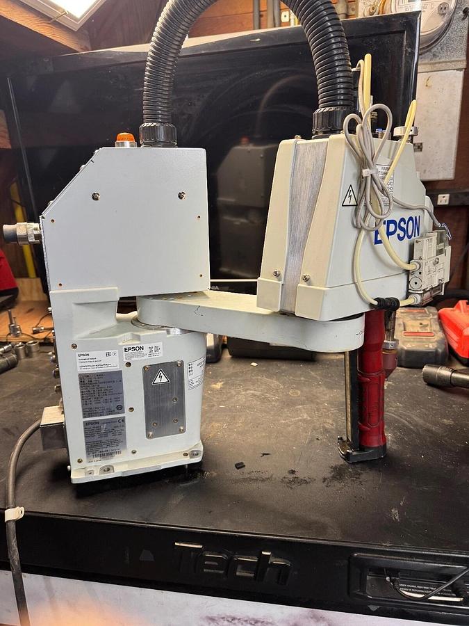 Used Epson T3-401S IndustrialRobot - Reach 460mm  load 3kg - Mfg. 2022 S/N:T300T11694