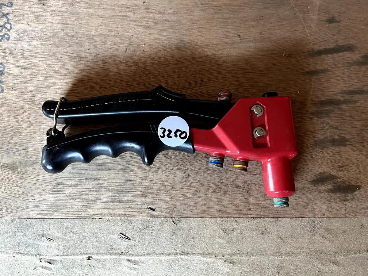 Used Arrow One Handed Riveter Tool Riveting Gun - Model RT188M