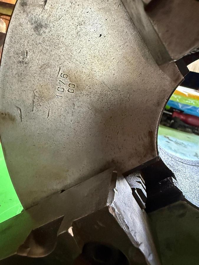 Used Bison Lathe Chuck 4-Jaw Self Centering Chuck  12.5" Diameter 1028 00