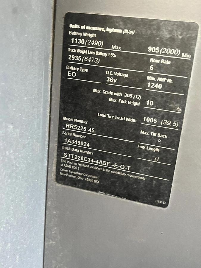 Used Crown RR5225-45 Reach Truck with Charger Side shift – 5012 Hours – 36V System