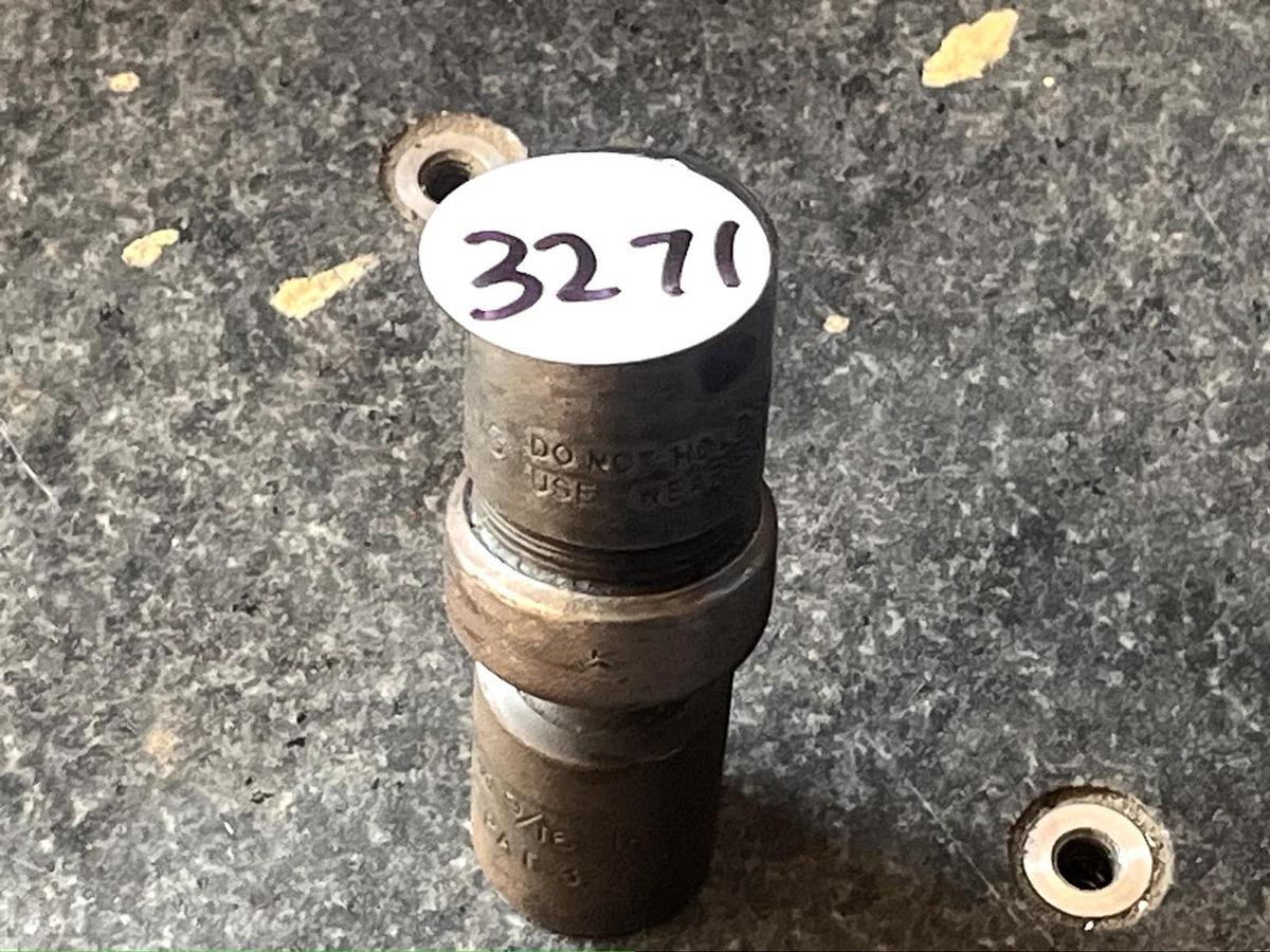 Used Snap-On IPL18A 1/2" Drive 6pt 9/16" SAE Impact Magnetic Swivel Socket