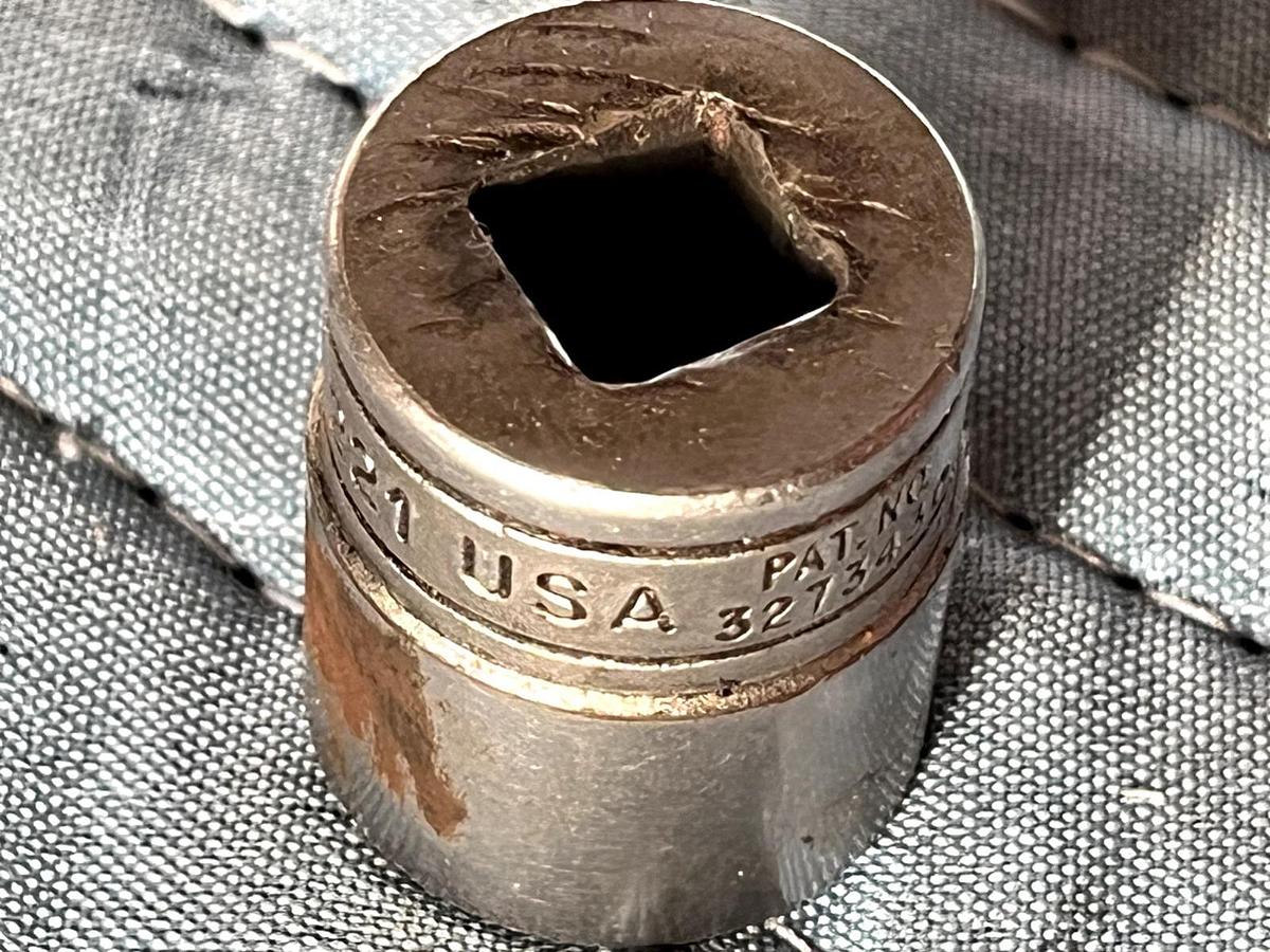 Used Snap-On F221 3/8" Drive 12-Point SAE 11/16" Flank Drive Shallow Socket