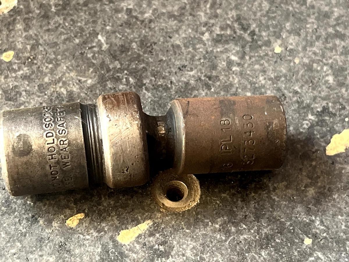 Used Snap-On IPL18A 1/2" Drive 6pt 9/16" SAE Impact Magnetic Swivel Socket