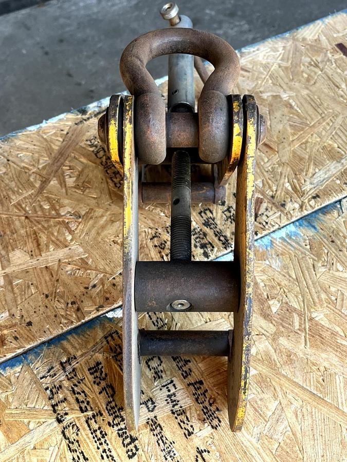 Used CM CAMLOK  2 Ton Beam lifting Clamp 75 - 210 mm,