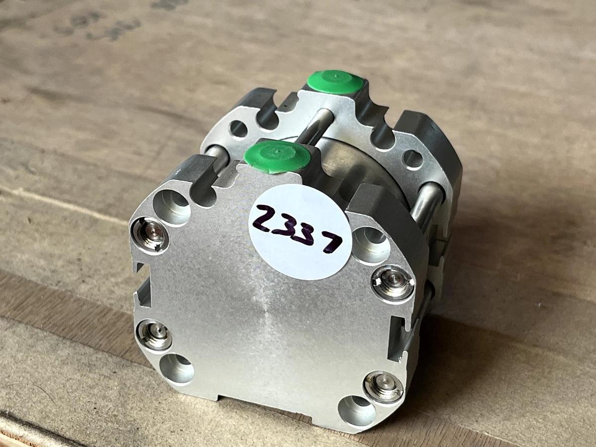 Used LOT OF 2 NEW CLIPPARD AF-UDR-32-1/2 COMPACT CYLINDERS AFUDR32-1/2-M