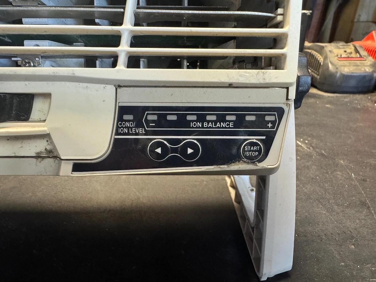 Used KEYENCE SJ-F2500 Electrostatic ion fan