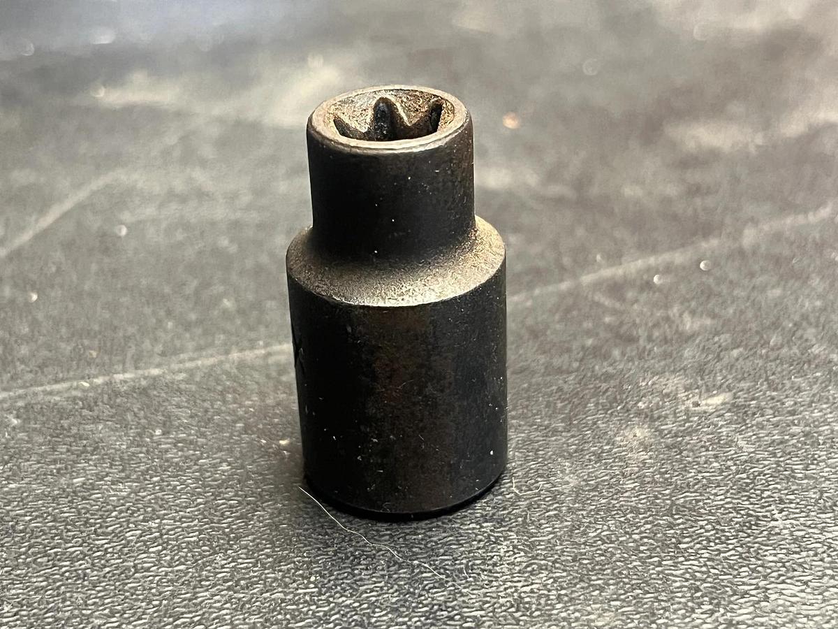 Used MAC TOOLS # E10, 3/8" Drive External Star Socket USA.