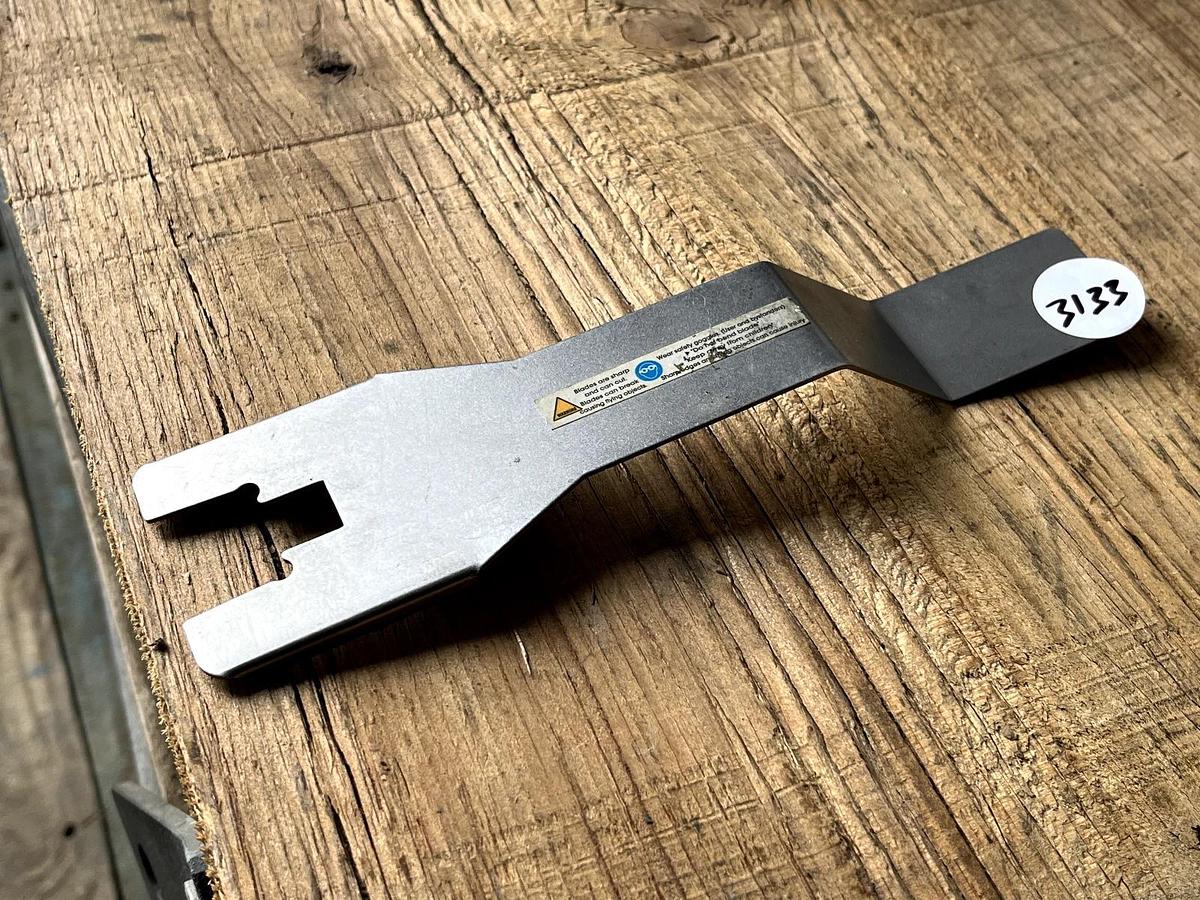 Used MAC TOOLS DOOR HANDLE TOOL - DUAL PURPOSE TOOL DT20