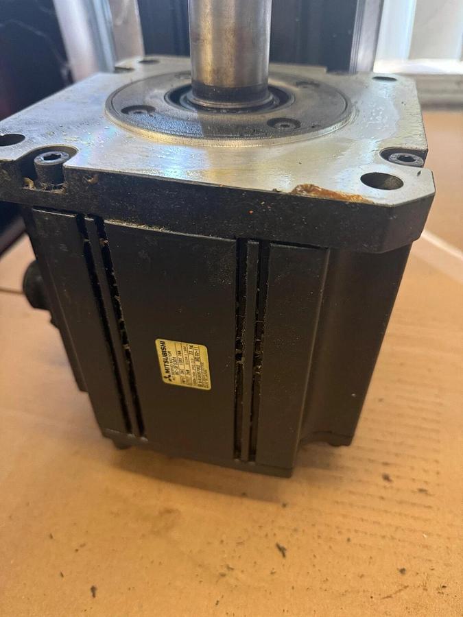 Used HC-SFS301 Electric Motor   MITSUBISHI HC-SFS301 Servo Motor IPCS