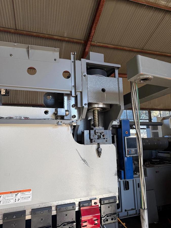 New 2024 Mitsubishi Diamond BB-6020 press brake 60 Ton 5.9" Stroke DAMAGED