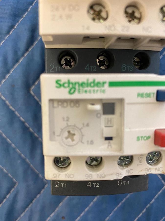 Used SCHNEIDER ELECTRIC LC1D09 WITH LRD06 OVERLOAD RELAY