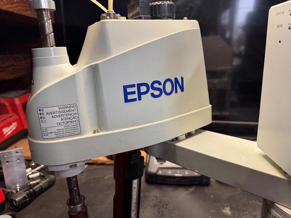 Used Epson T3-401S IndustrialRobot - Reach 460mm  load 3kg - Mfg. 2022 S/N:T300T11694