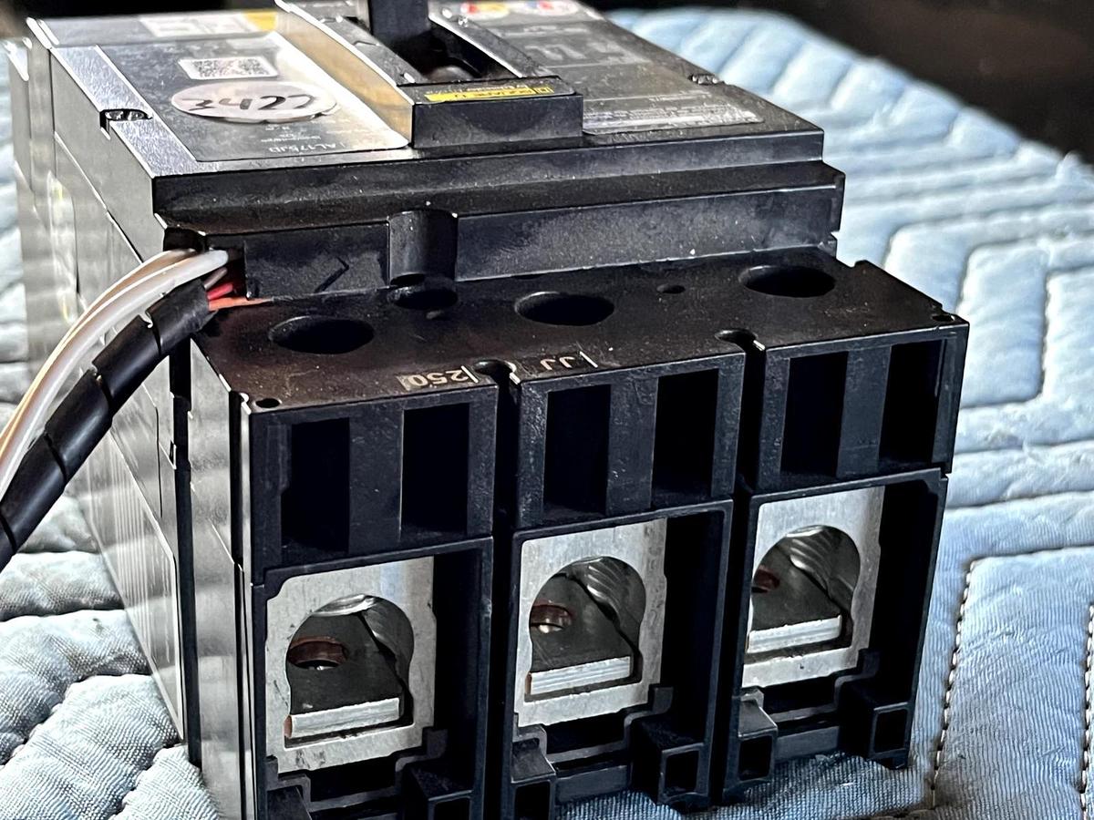 Square D JJF36250 PowerPact Current-limiting Circuit Breaker 250A JJ250 3 Pole