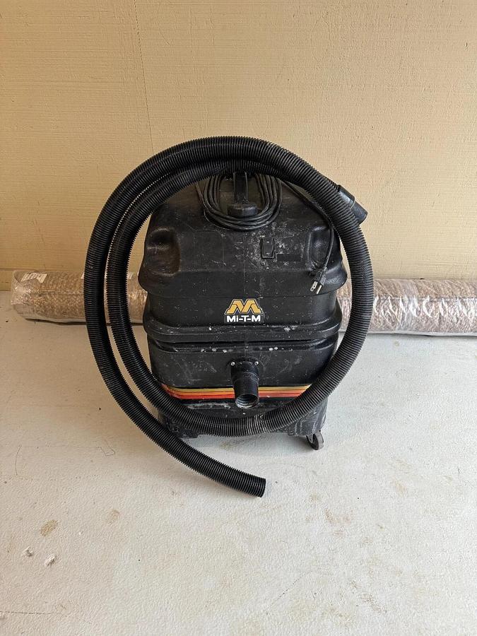 Used Commercial Mi-T-M MV-1300-0MEV 13-Gallon Wet/Dry Vacuum Shop Vac