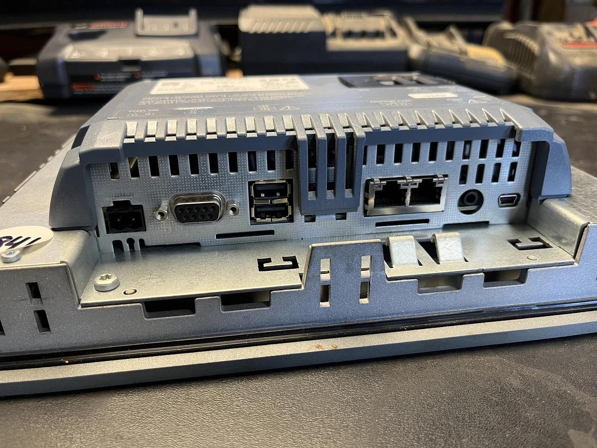 Used Siemens 6AV2124-0JC01-0AX0 6AV21240JC010AX0 SIMATIC HMI TP900 Comfort