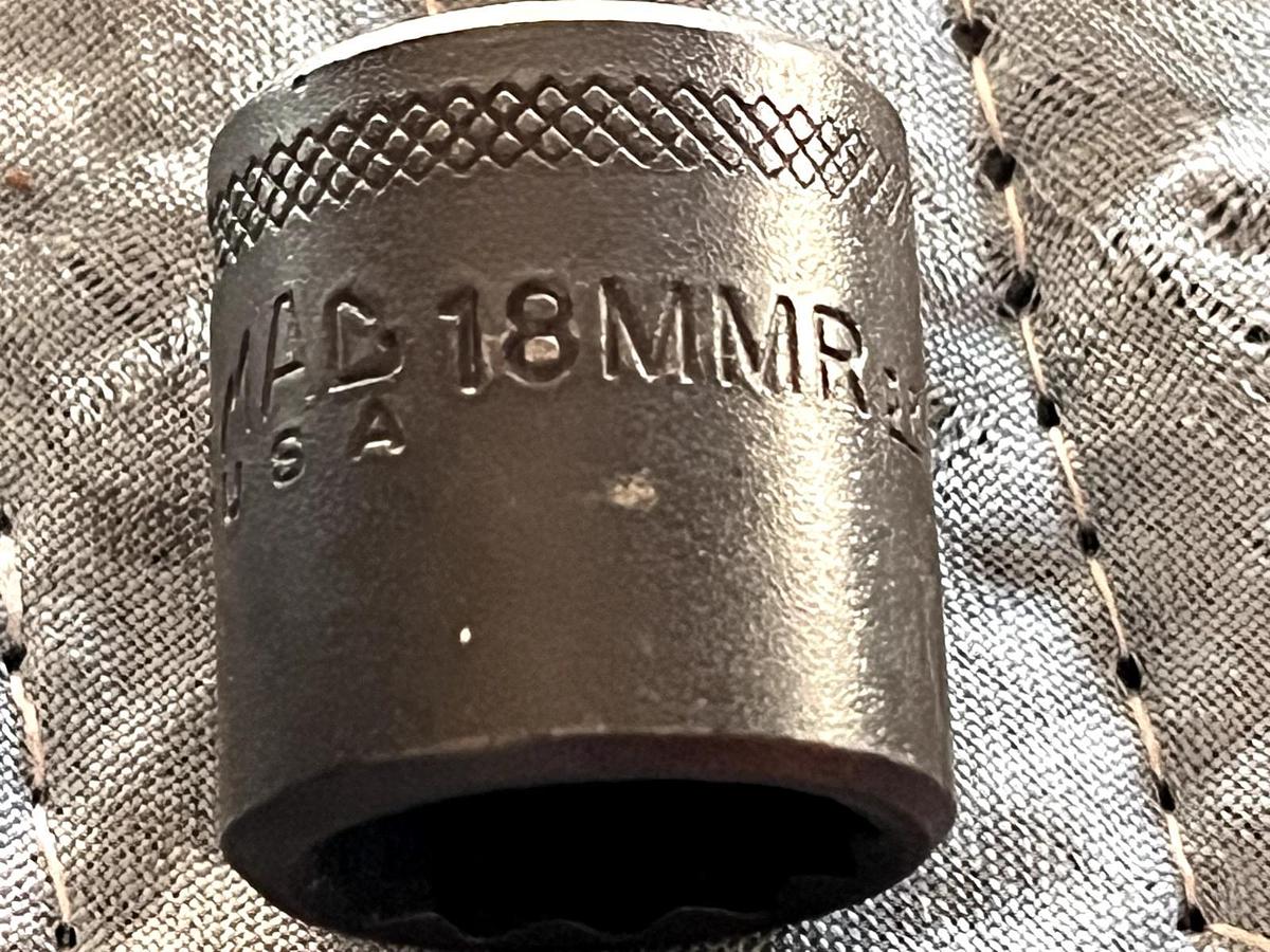 Used MAC TOOLS XP218MMR Metric 3/8" Drive 12 Point Shallow Impact Socket 18mm USA