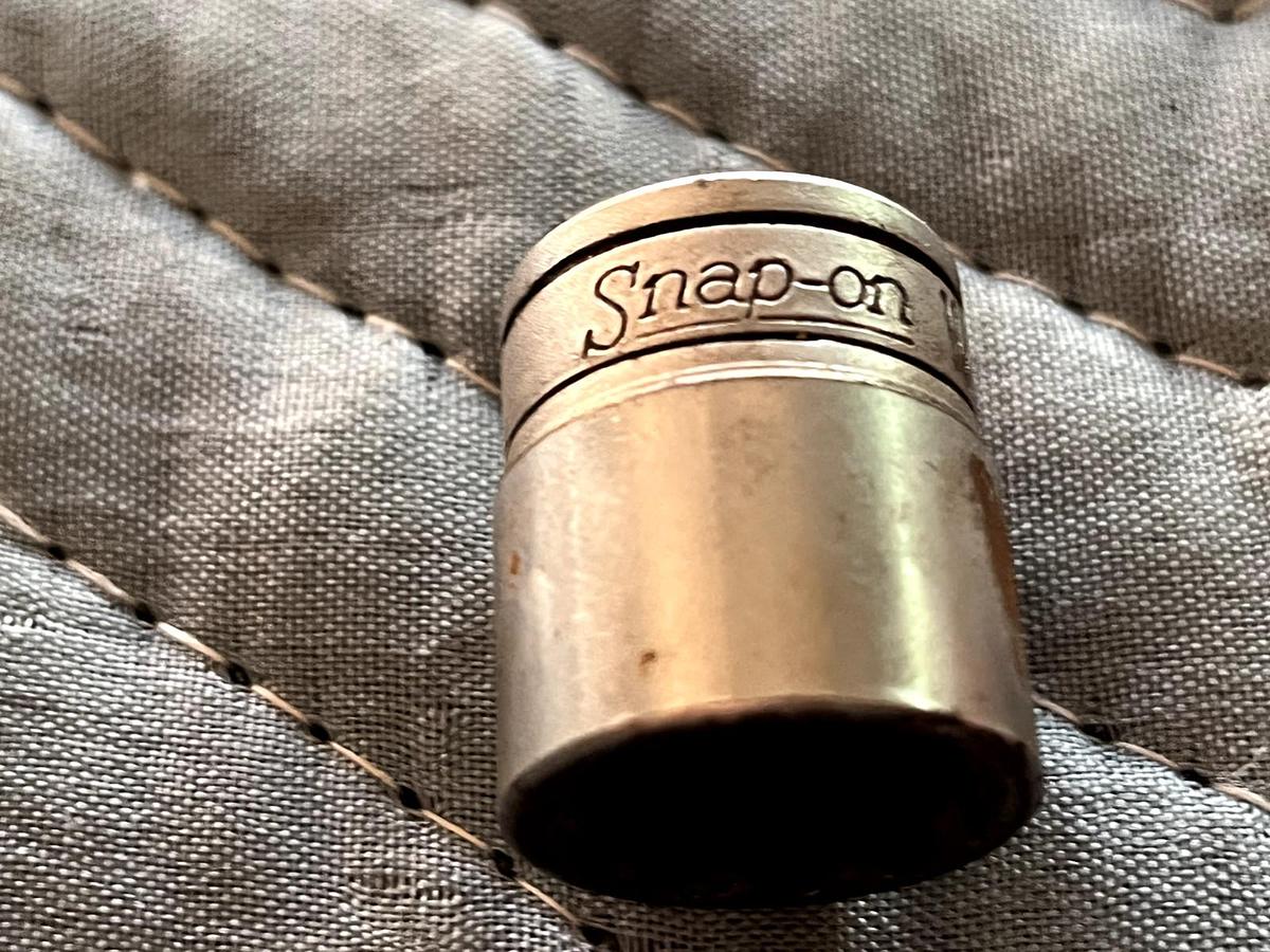 Used Snap-On F221 3/8" Drive 12-Point SAE 11/16" Flank Drive Shallow Socket