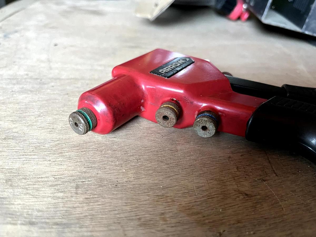 Used Arrow One Handed Riveter Tool Riveting Gun - Model RT188M