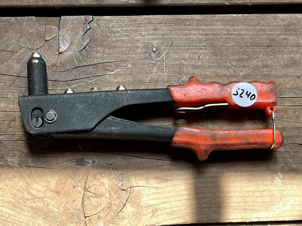 Used Arrow RH200 Pop Rivet Gun Uses 3/32 1/8 5/32 3/16 Rivets