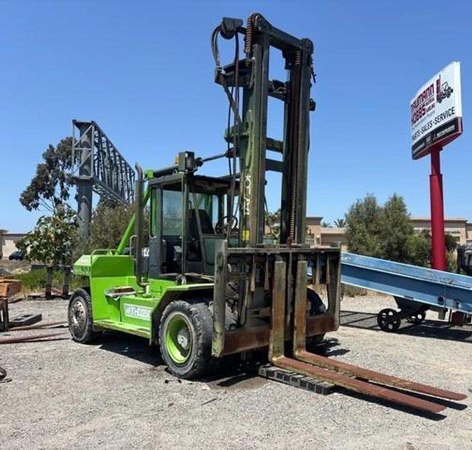 Used 2001 TAYLOR THD 250M 2 STAGE 25,000LB PNEUAMTIC DIESEL FORKLIFT