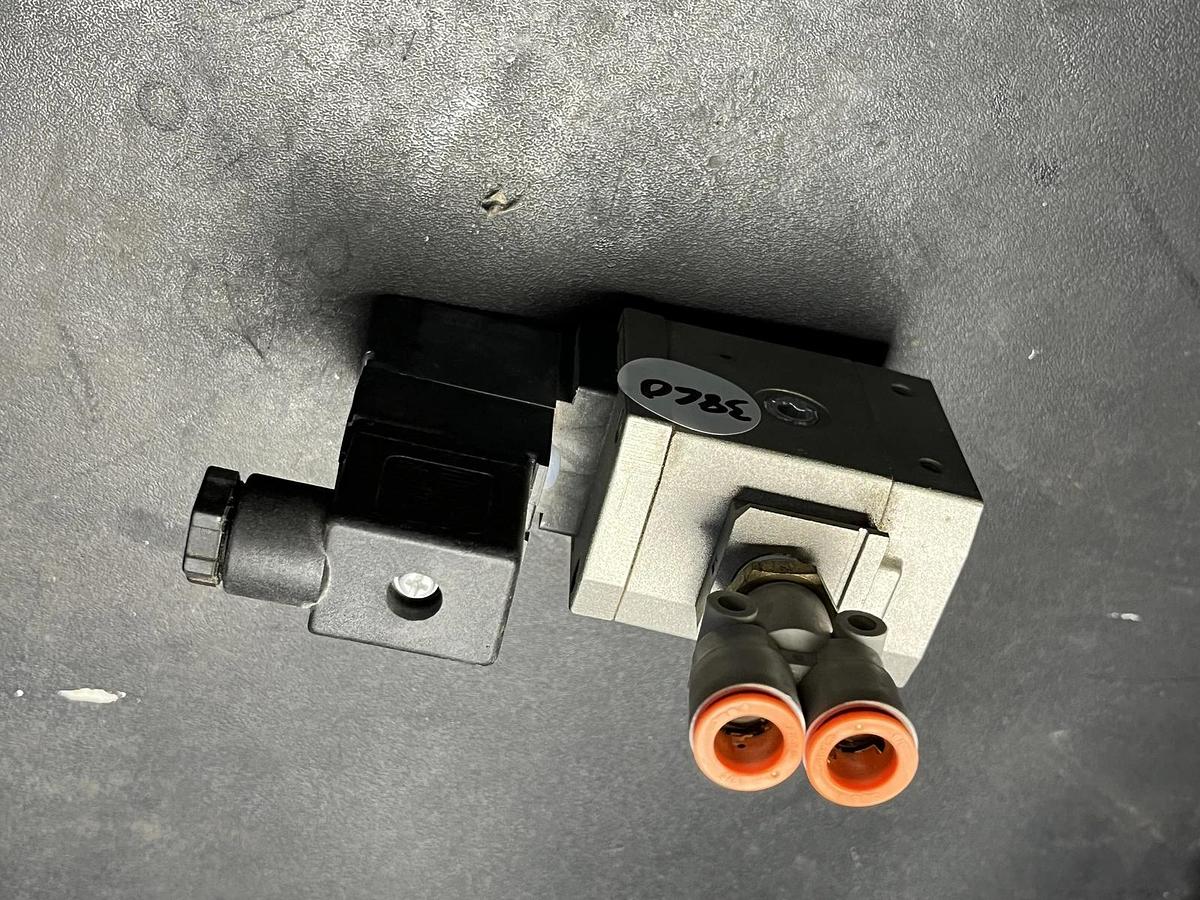 Used SMC NAV2000-N02-5DZ VALVE