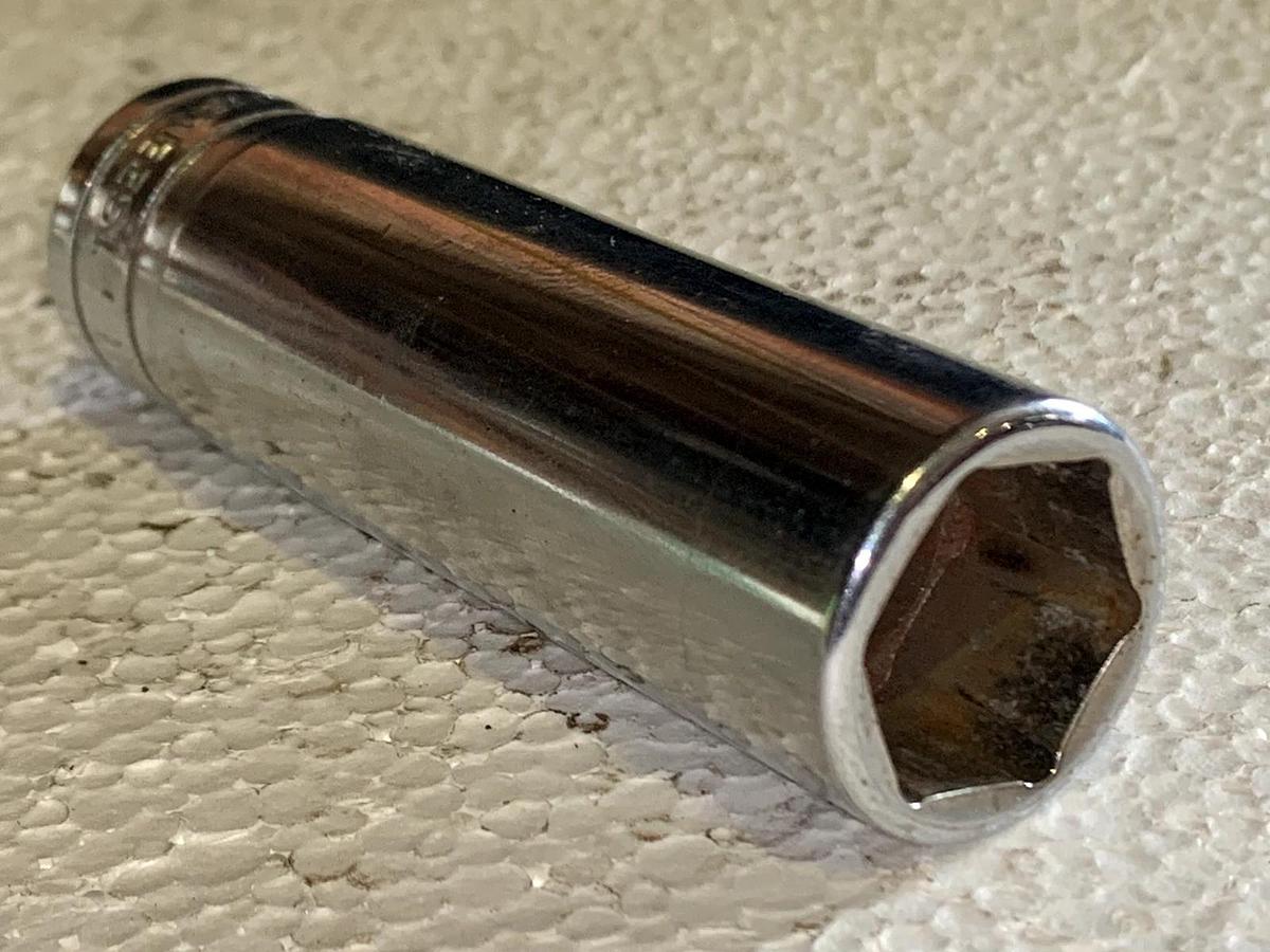Used Snap-on Tools USA TS221 11/16" 1/2” Drive SAE 6 Point Deep Well Chrome Socket