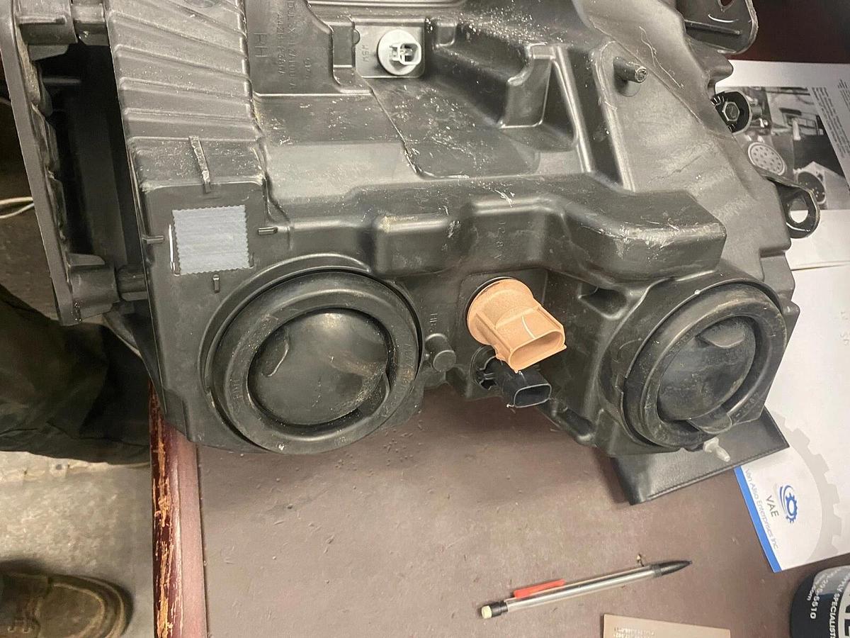 Used 2018+ Ford F-150 OEM Halogen Headlights RH