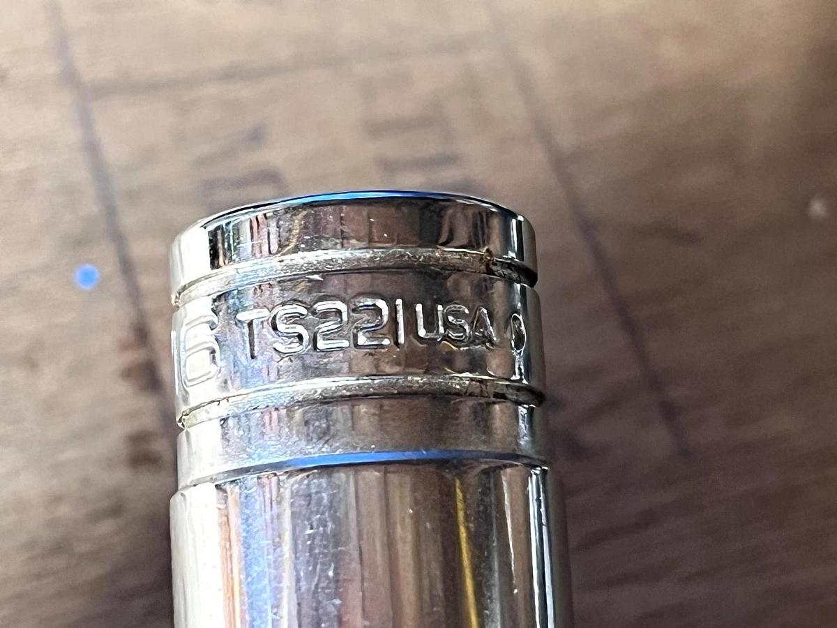 Used Snap-on Tools USA TS221 11/16" 1/2” Drive SAE 6 Point Deep Well Chrome Socket