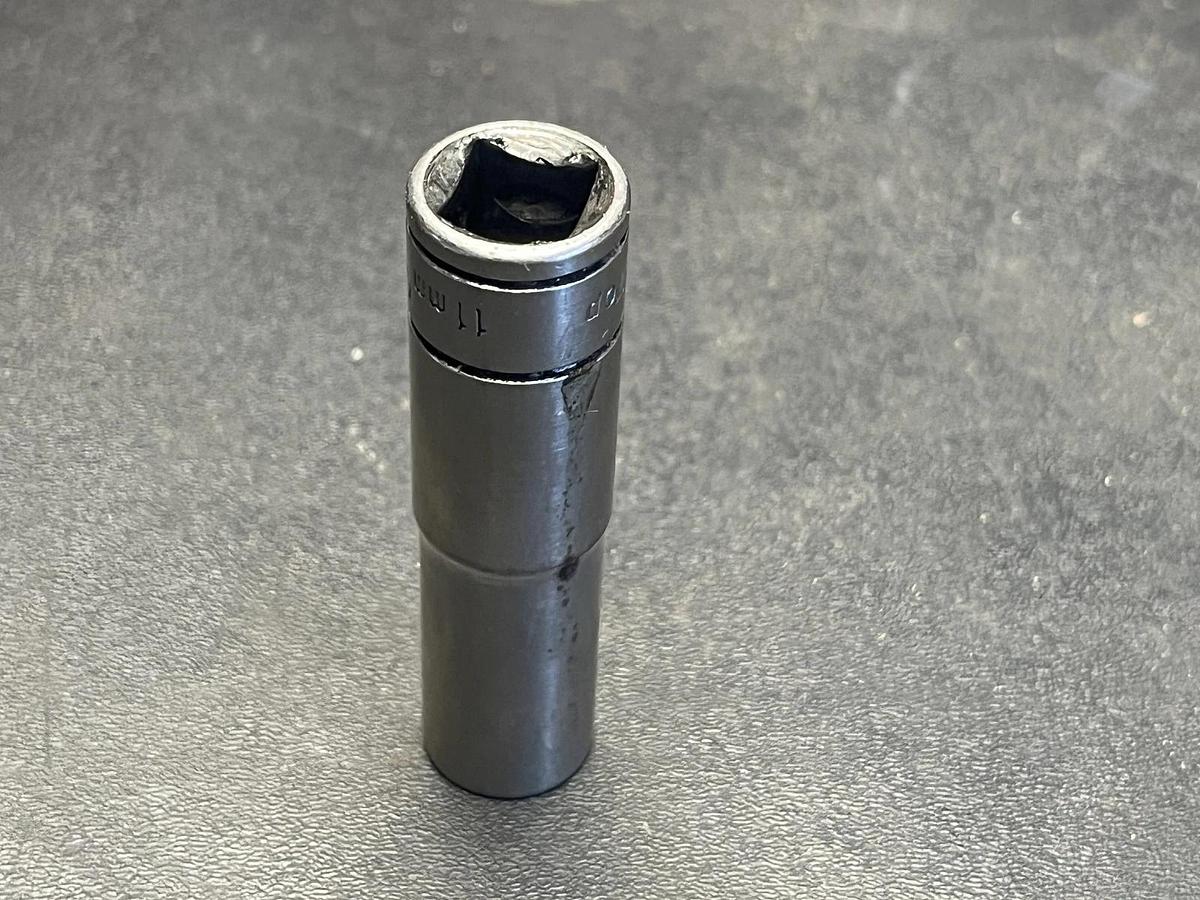Used BenchTop 11mm Socket 3/8" drive