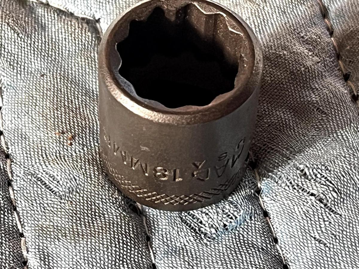 Used MAC TOOLS XP218MMR Metric 3/8" Drive 12 Point Shallow Impact Socket 18mm USA