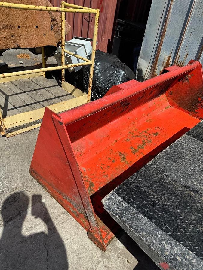Used KUBOTA M SERIES - 98" PIN ON LOADER BUCKET