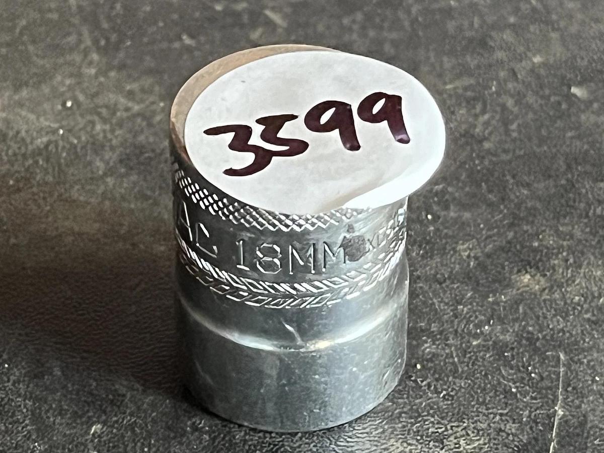 Used Mac Tools Edge 3/8" Drive 13l8mm Shallow Socket XG618MM